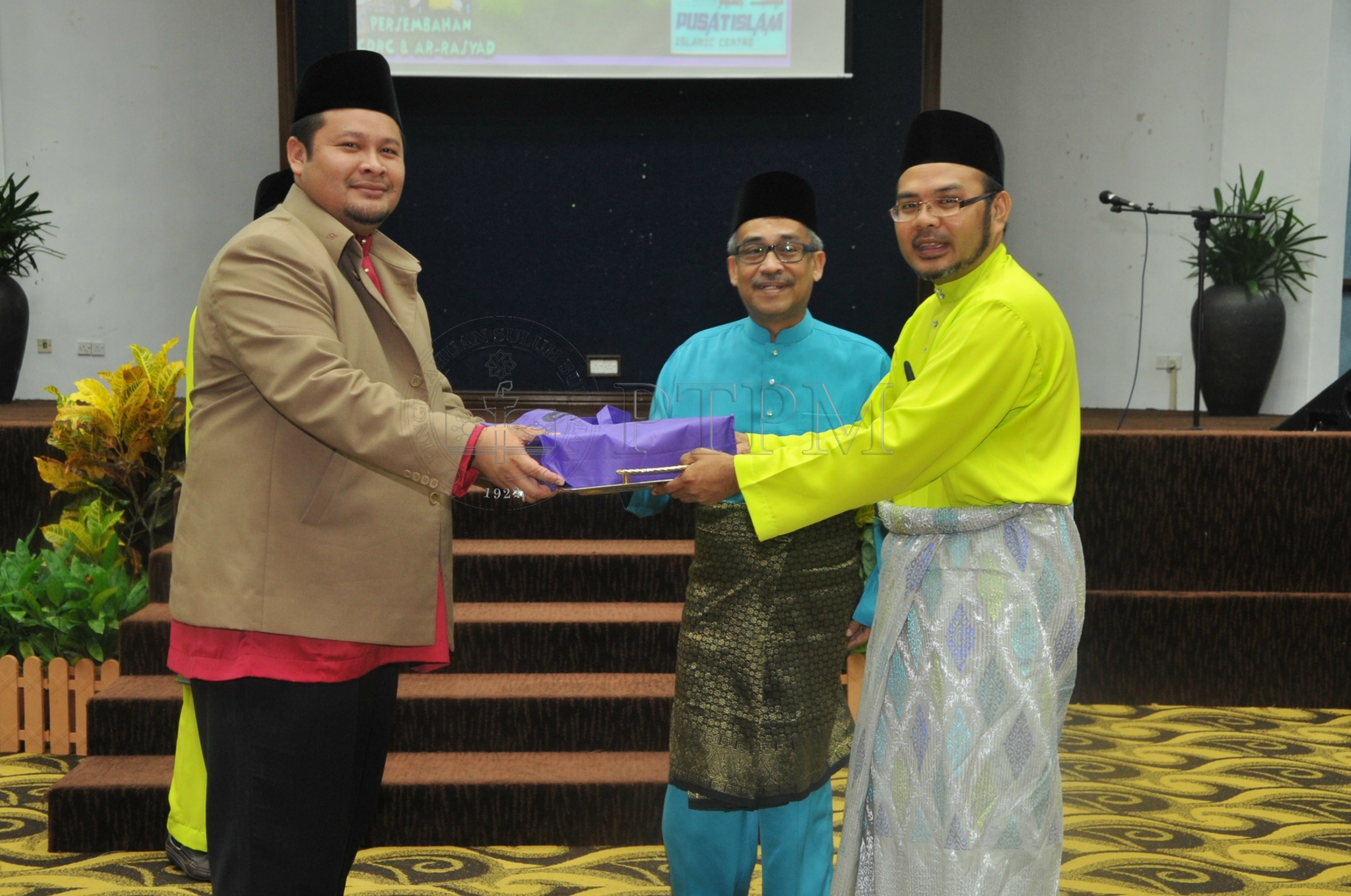 PRO 14 109 HIJRAHPRO 8591